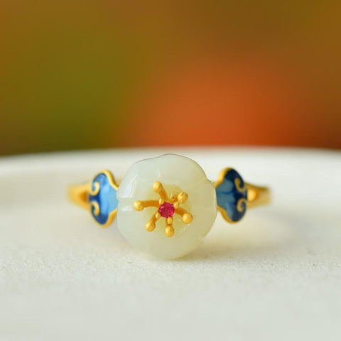 9108-6# Cincin perak sterling 925 bertatahkan giok putih Hetian berbentuk teratai dan desain enamel awan keberuntungan. Desain sederhana dan elegan, giok halus dan lembut. Dimensi giok: 11*11 cm. Termasuk ongkos kirim dan pajak.