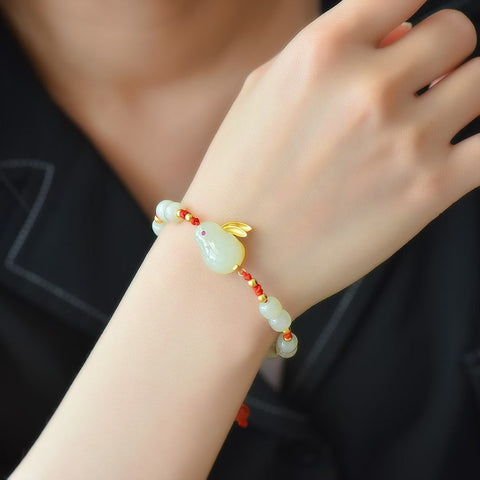 🌸🌸8822A-6# Gelang perak sterling 925 bertatahkan giok Hetian berbentuk kelinci mengejar bulan, polos. Gioknya hangat dan lembut, dengan desain unik dan baru. Dimensi giok: 13*18 cm. Termasuk ongkos kirim dan pajak.