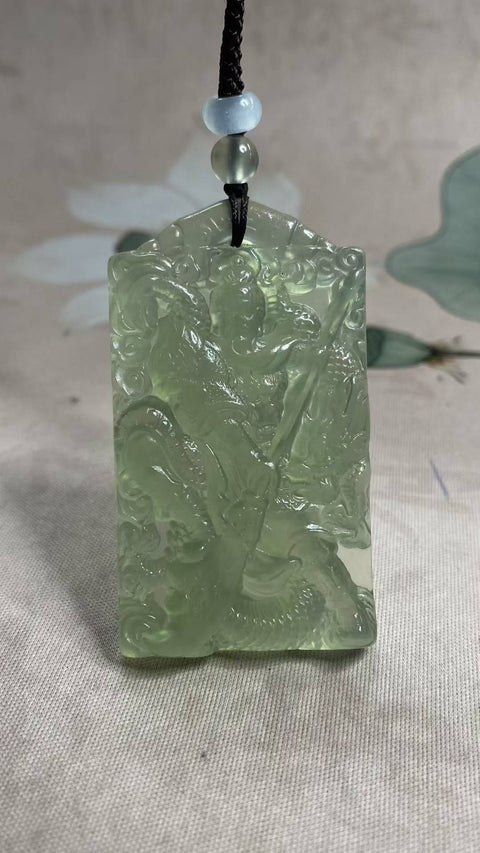 Guan Gong: Liontin giok Xiuyan hijau es yang indah—Gan Gong giok, melambangkan kesetiaan dan kebenaran, dimensi: 61 x 35 mm, termasuk ongkos kirim dan pajak.