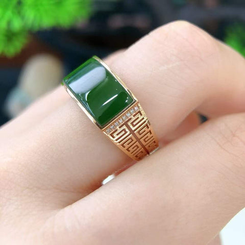 Cincin giok 💍 Cocok untuk pria dan wanita 👏🏻 Dibuat dengan emas 18 karat, bingkai emas tebal, giok antik dengan berlian Afrika Selatan, ukuran cincin #17, 21 (dapat diubah ukurannya!). Ukuran giok: 8*17mm. Termasuk ongkos kirim dan pajak.