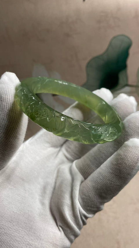Gelang ukiran giok Xiuyan yang indah, diameter dalam: 57mm, lebar samping: 12,4mm. Semua batu terbentuk secara alami. Harga sudah termasuk ongkos kirim dan pajak.