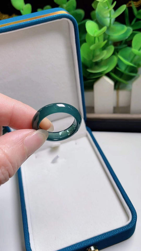 Cincin giok alami, material tambang kuno, tekstur halus dan hangat, warna biru es yang indah, diameter dalam 19,3 mm, termasuk ongkos kirim dan pajak.