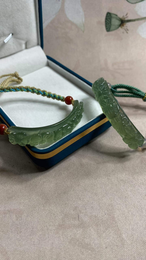 Berkah Seumur Hidup: Gelang giok Xiuyan yang indah berwarna hijau es, diukir dengan cantik, dimensi: 54 x 11,5 mm, termasuk ongkos kirim dan pajak.