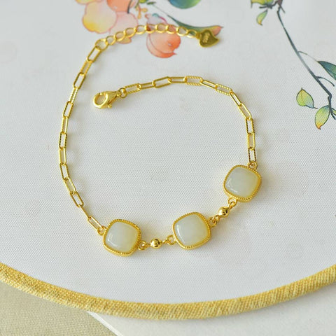 Set baru tersedia! 💕💕💕 Set Mini Sugar Cube Bertatahkan Giok Hetian Perak Sterling 925: Cincin 9525-2#, Liontin 0052-2#, Anting 7776-2#, Gelang 8287-2#. Ongkos kirim dan pajak sudah termasuk.