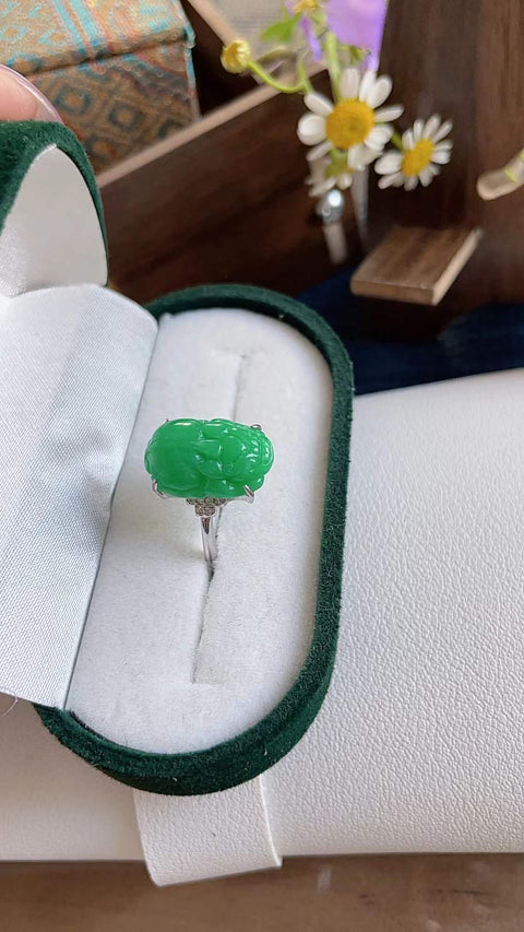 Pixiu giok alami, melambangkan kekayaan dan keberuntungan, dipasang pada perak 925, dimensi 1,6 x 1,1 cm, termasuk ongkos kirim dan pajak.