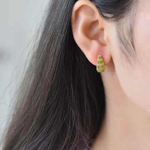 【Nama】Anting-anting Giok Hetian Bertatahkan Perak Sterling S925  【Nomor Barang】12528-2# 【Spesifikasi】Batu Mentah: 2*2 (termasuk ongkos kirim dan pajak)