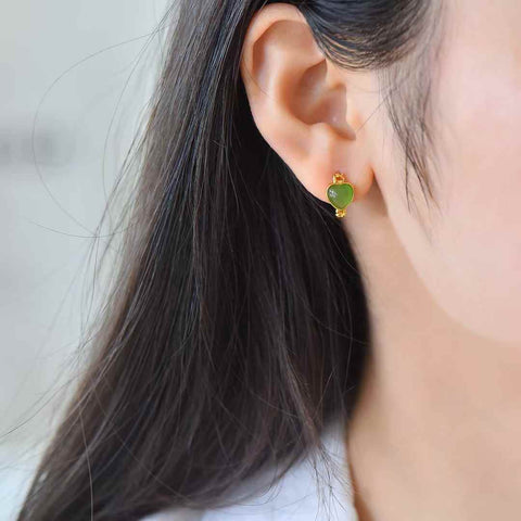 【Nama】Anting-anting Fashion Batu Giok Hetian Bertatahkan Perak Sterling S925  【Nomor Barang】12515-2# 【Spesifikasi】Batu Mentah: 6*6 cm Termasuk ongkos kirim dan pajak