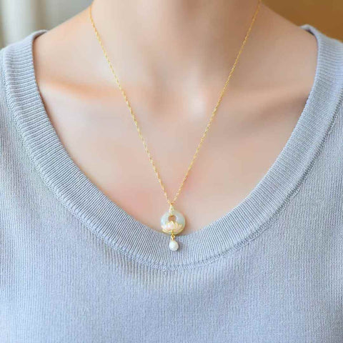 【Nama】Liontin Mutiara Teratai Giok Hetian Bertatahkan Perak Sterling S925  【Nomor Barang】3683-2# 【Spesifikasi】Batu Mentah: 15*15 cm Termasuk ongkos kirim dan pajak.