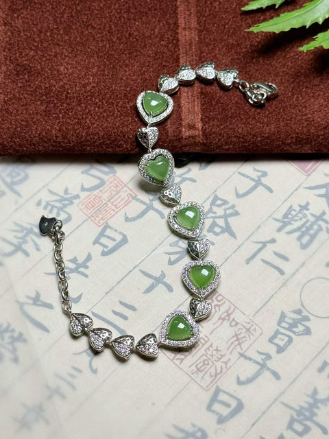 Gelang giok Hetian alami ini dibuat dengan sangat indah dengan hiasan berlian penuh pada perak sterling 925. Ukuran perkiraan: 6mm; Panjang total: 190mm. Termasuk ongkos kirim dan pajak. Nomor barang: 202605151420