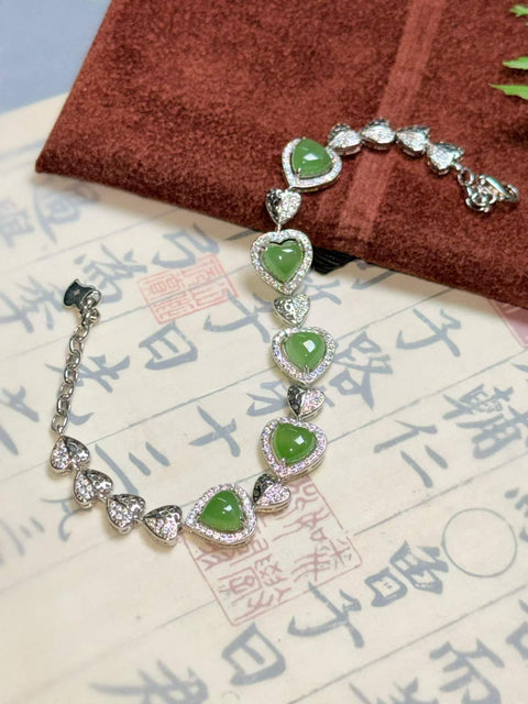 Gelang giok Hetian alami ini dibuat dengan sangat indah dengan hiasan berlian penuh pada perak sterling 925. Ukuran perkiraan: 6mm; Panjang total: 190mm. Termasuk ongkos kirim dan pajak. Nomor barang: 202605151420
