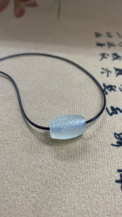 Keberuntungan datang: Liontin tulang selangka giok Xiuyan tipe es yang indah, dimensi: 18 x 11,6 mm, termasuk ongkos kirim dan pajak.