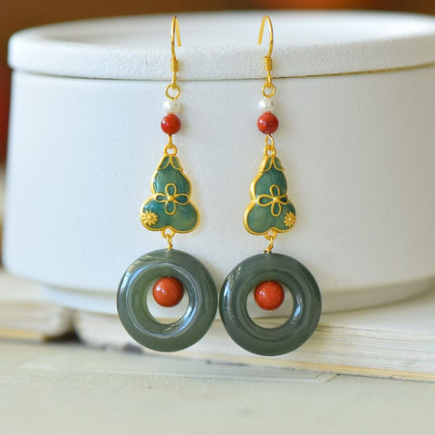 🌵🌵🌵7367A-6# Anting-anting perak sterling 925 bertatahkan giok Hetian (bahan air jernih) dan enamel untuk kedamaian dan keberuntungan. Giok berukuran 20*20 cm. Desainnya baru dan modis, dan gioknya halus dan penuh. Ongkos kirim dan pajak sudah termasuk.