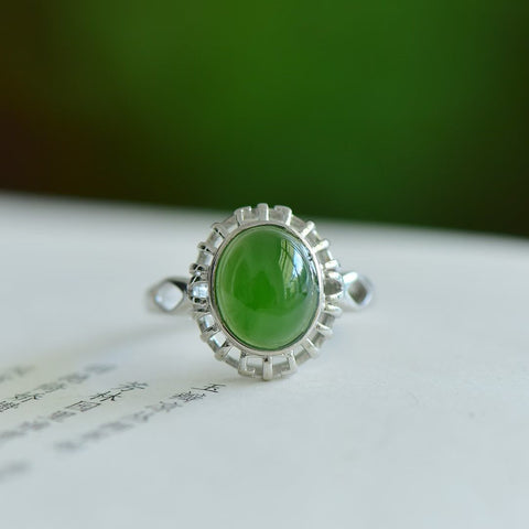 🌸🌸🌸19413#925 Cincin Cabochon Giok Hetian Enamel Bertatahkan Perak. Desain baru dan unik, kualitas giok yang hangat dan lembut, menarik perhatian dan mencolok saat dikenakan. Dimensi giok: 8*10 mm. Termasuk ongkos kirim dan pajak.