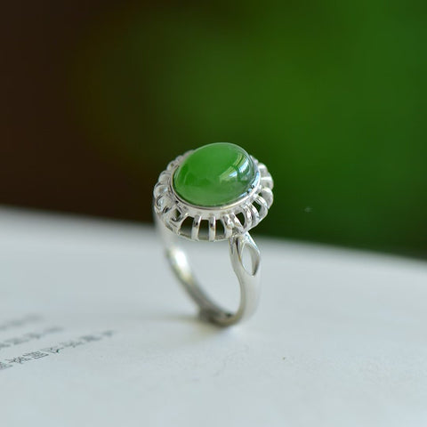🌸🌸🌸19413#925 Cincin Cabochon Giok Hetian Enamel Bertatahkan Perak. Desain baru dan unik, kualitas giok yang hangat dan lembut, menarik perhatian dan mencolok saat dikenakan. Dimensi giok: 8*10 mm. Termasuk ongkos kirim dan pajak.