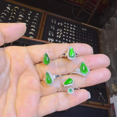 Cincin berbentuk tetesan air, terbuat dari giok alami kelas A (standar nasional S925), dengan hiasan inlay, termasuk ongkos kirim dan pajak.