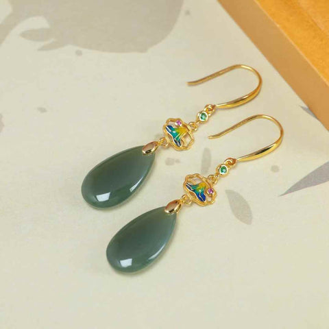 【Nama】Anting-anting Tetesan Air Mata Giok Hetian Bertatahkan Perak Sterling S925  【Nomor Barang】8264Q-2# 【Spesifikasi】Batu Mentah: 10*18 cm Termasuk ongkos kirim dan pajak.