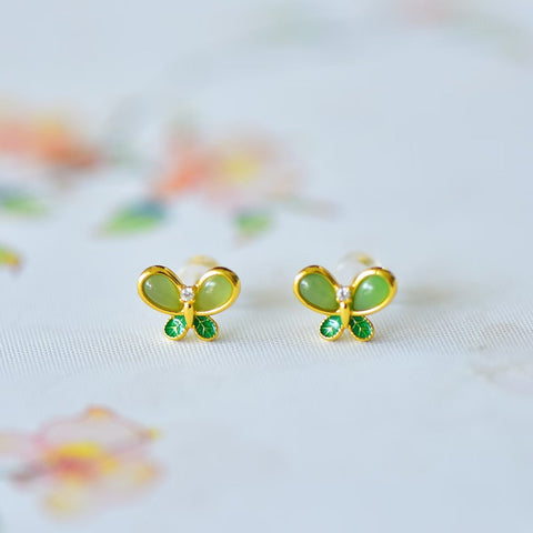 17130-2# Anting Kupu-kupu Giok Hetian Bertatahkan Perak Sterling 925. Desain baru dan unik, pengerjaan yang indah, menonjol dari yang lain. Dimensi giok: 3*5 cm. Harga sudah termasuk ongkos kirim dan pajak.