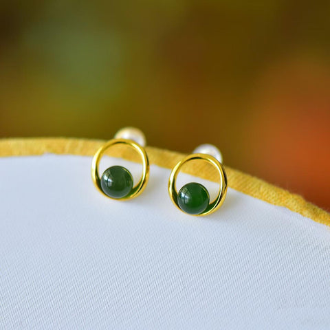 17118-2# Anting-anting perak sterling 925 bertatahkan giok Hetian, bentuk bulat dan penuh. Desain baru dan unik, pengerjaan yang indah, menonjol dari yang lain. Ukuran giok: 6*6 cm. Harga sudah termasuk ongkos kirim dan pajak.