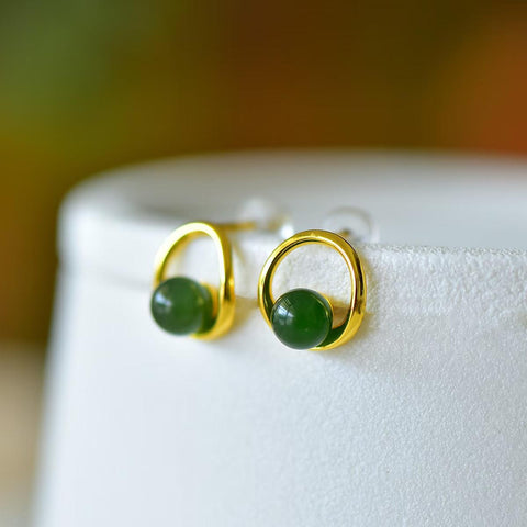 17118-2# Anting-anting perak sterling 925 bertatahkan giok Hetian, bentuk bulat dan penuh. Desain baru dan unik, pengerjaan yang indah, menonjol dari yang lain. Ukuran giok: 6*6 cm. Harga sudah termasuk ongkos kirim dan pajak.
