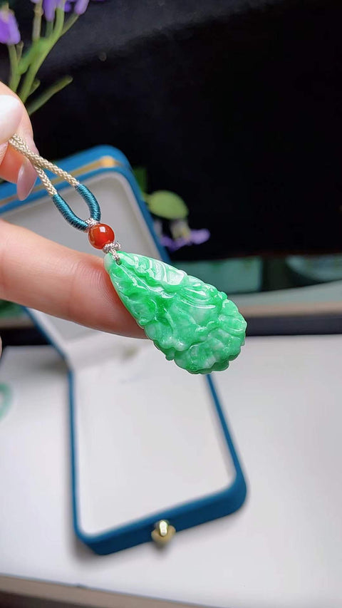 Kubis giok alami, melambangkan kekayaan berlimpah, terbuat dari material tambang lama, dimensi 3,3 x 1,6 cm, termasuk ongkos kirim dan pajak.