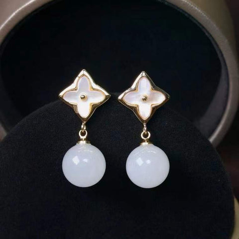 【Giok Putih Hetian】Anting kait manik-manik besar 12mm yang indah; Sangat cantik, bahannya halus dan putih 🌾 Desain bunga yang indah; Inlay berlapis emas 14k, desain dewi, eksklusif, termasuk ongkos kirim dan pajak.