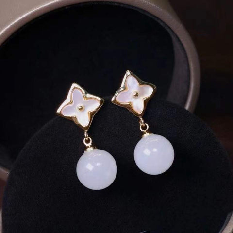 【Giok Putih Hetian】Anting kait manik-manik besar 12mm yang indah; Sangat cantik, bahannya halus dan putih 🌾 Desain bunga yang indah; Inlay berlapis emas 14k, desain dewi, eksklusif, termasuk ongkos kirim dan pajak.