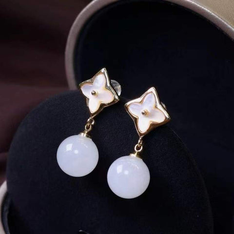 【Giok Putih Hetian】Anting kait manik-manik besar 12mm yang indah; Sangat cantik, bahannya halus dan putih 🌾 Desain bunga yang indah; Inlay berlapis emas 14k, desain dewi, eksklusif, termasuk ongkos kirim dan pajak.