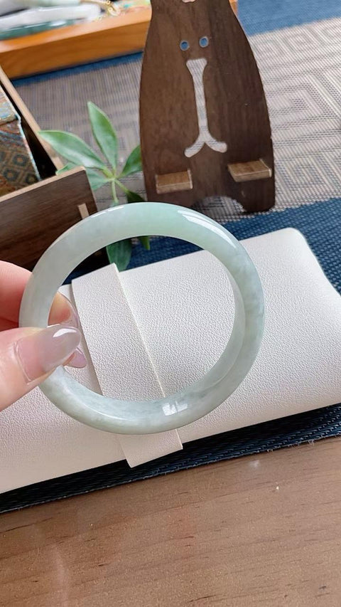 Gelang giok alami, material tambang lama, tembus pandang yang sangat baik, diameter dalam 56,2 mm, termasuk ongkos kirim dan pajak.