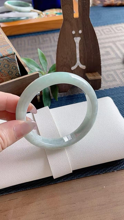 Gelang giok alami, material tambang lama, tembus pandang yang sangat baik, diameter dalam 56,2 mm, termasuk ongkos kirim dan pajak.
