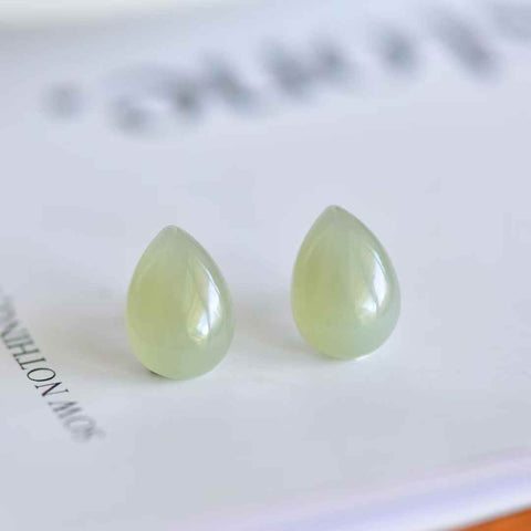 【Nama】Anting-anting Fashion Bentuk Tetesan Air Mata Batu Giok Hetian Bertatahkan Perak Sterling S925  【Nomor Barang】2396Q-2# 【Spesifikasi】Batu Mentah: 10*14 cm (termasuk ongkos kirim dan pajak)