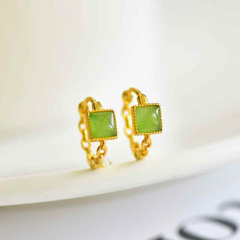 【Nama】Anting Persegi Batu Giok Hetian Bertatahkan Perak S925  【Nomor Barang】12560-2# 【Spesifikasi】Batu Mentah: 4*4 cm (termasuk ongkos kirim dan pajak)
