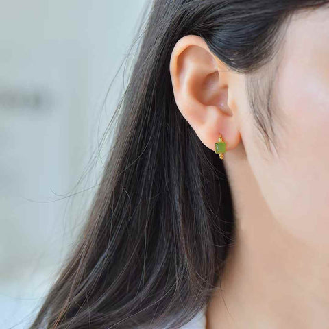 【Nama】Anting Persegi Batu Giok Hetian Bertatahkan Perak S925  【Nomor Barang】12560-2# 【Spesifikasi】Batu Mentah: 4*4 cm (termasuk ongkos kirim dan pajak)