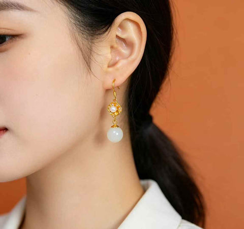 Set Anting Perak Sterling S925 dengan Manik Giok Hetian  【Nomor Barang】8294Q-2# 【Spesifikasi】Batu Giok: 8*8 cm (Termasuk ongkos kirim dan pajak)