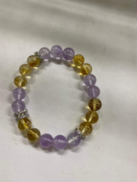 Gelang kristal, jernih dan berkilau, dengan kilau yang lembut. Ukuran: 8mm. Harga sudah termasuk ongkos kirim dan pajak.
