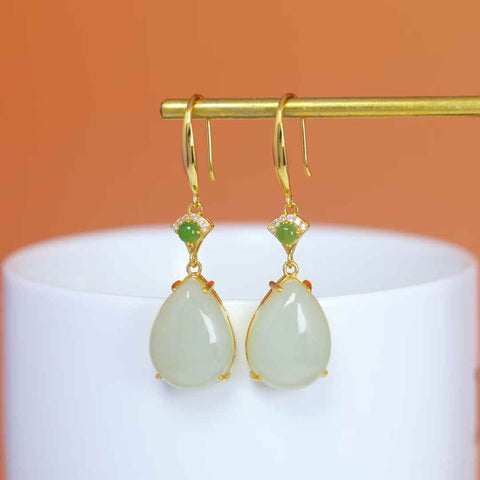 Anting-anting Tetesan Air Mata Giok Hetian Bertatahkan Perak Sterling S925  【Nomor Barang】8360-2# 【Spesifikasi】Batu Mentah: 12*16 cm Termasuk ongkos kirim dan pajak.