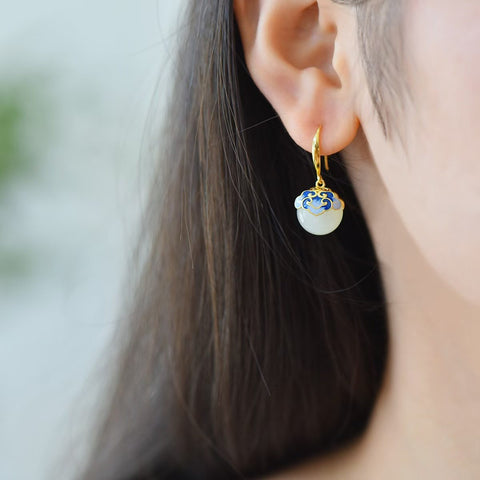 Perak Sterling S925 Bertatahkan Giok Hetian, Anting-anting Awan Keberuntungan Enamel Manik-manik Gaya Lama 【Nomor Barang】5396-2# 【Spesifikasi】8×11 cm (termasuk ongkos kirim dan pajak)
