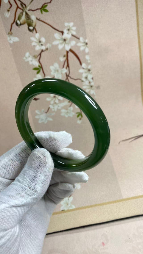 Gelang giok Xiuyan yang indah, warna hijau pekat, diameter dalam: 56,5 mm, lebar tepi: 11 mm, termasuk ongkos kirim dan pajak.