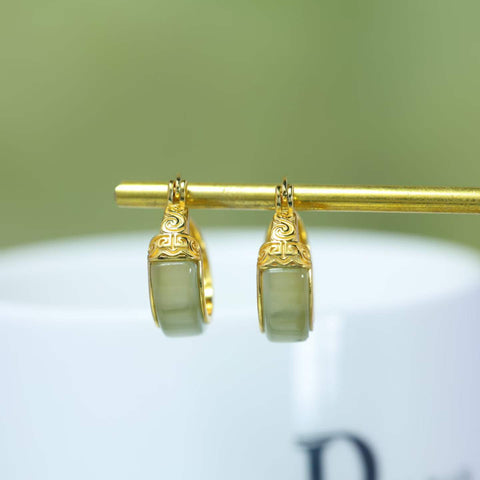 Anting-anting Berbentuk Lengkung dari Perak Sterling S925 dengan Inlay Giok Hetian (Bahan Qinghai)  【Nomor Barang】5468Q-2#  【Spesifikasi】5×17 cm (Termasuk ongkos kirim dan pajak)