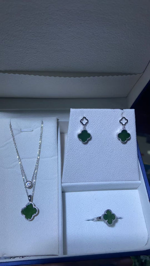 Set Kalung Jasper Semanggi Alami 10216-1 Anting 12032-1 Cincin 11431-1 Yu Zihan bersih, halus dan hangat. Gayanya sangat indah dan elegan. Sudah termasuk ongkos kirim dan pajak.