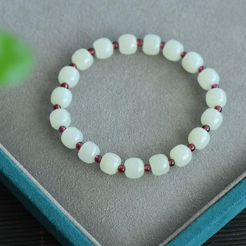 10667#  Gelang Giok Hetian + Delima , Ukuran Sekitar 7*8 cm  Makna Keberhasilan dalam cinta, karier, dan kekayaan. (Termasuk ongkos kirim dan pajak)