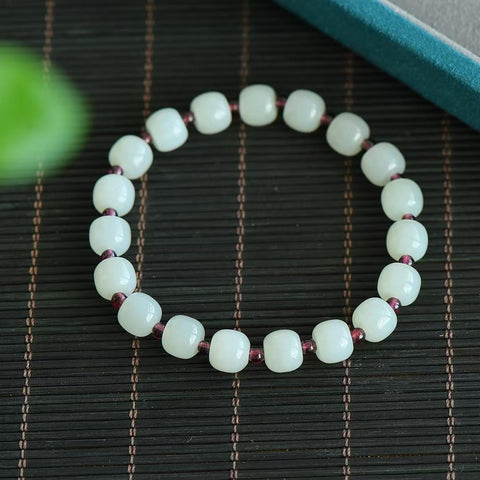 10667#  Gelang Giok Hetian + Delima , Ukuran Sekitar 7*8 cm  Makna Keberhasilan dalam cinta, karier, dan kekayaan. (Termasuk ongkos kirim dan pajak)