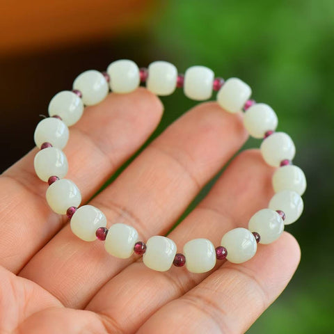 10667#  Gelang Giok Hetian + Delima , Ukuran Sekitar 7*8 cm  Makna Keberhasilan dalam cinta, karier, dan kekayaan. (Termasuk ongkos kirim dan pajak)
