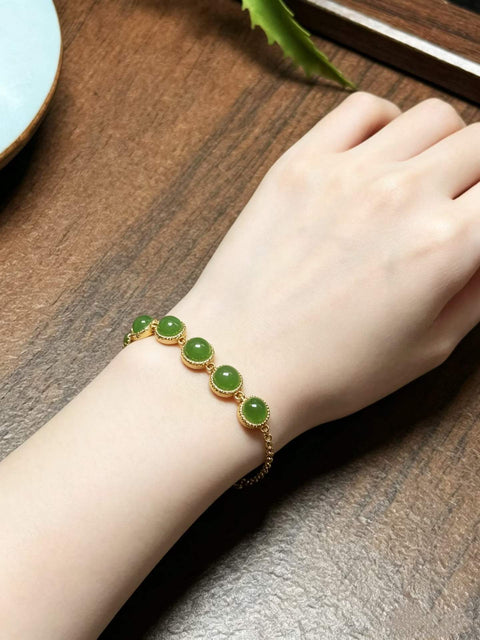 Gelang cabochon giok Hetian, terbuat dari giok nefrit hijau cerah pilihan, dipasang pada perak berwarna S925. Ukuran perkiraan: 6mm; Panjang total: 200mm. Termasuk ongkos kirim dan pajak.