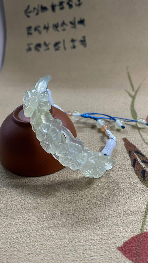 Berkah Seumur Hidup: Gelang giok Xiuyan yang indah, diukir dengan halus dan dipadukan dengan aksesori elegan. Ukuran: 61 x 18 mm. Termasuk ongkos kirim dan pajak.