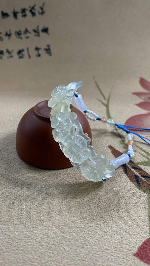 Berkah Seumur Hidup: Gelang giok Xiuyan yang indah, diukir dengan halus dan dipadukan dengan aksesori elegan. Ukuran: 61 x 18 mm. Termasuk ongkos kirim dan pajak.