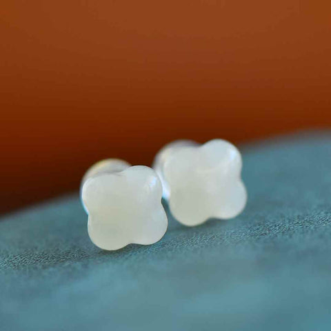 【Nama】Anting-anting Daun Semanggi Empat Kelopak Bertatahkan Giok Hetian dari Perak Sterling S925  【Nomor Barang】8373-2# 【Spesifikasi】Batu mentah: 8×8 cm, termasuk ongkos kirim dan pajak.