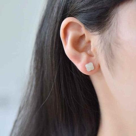 【Nama】Anting-anting Daun Semanggi Empat Kelopak Bertatahkan Giok Hetian dari Perak Sterling S925  【Nomor Barang】8373-2# 【Spesifikasi】Batu mentah: 8×8 cm, termasuk ongkos kirim dan pajak.
