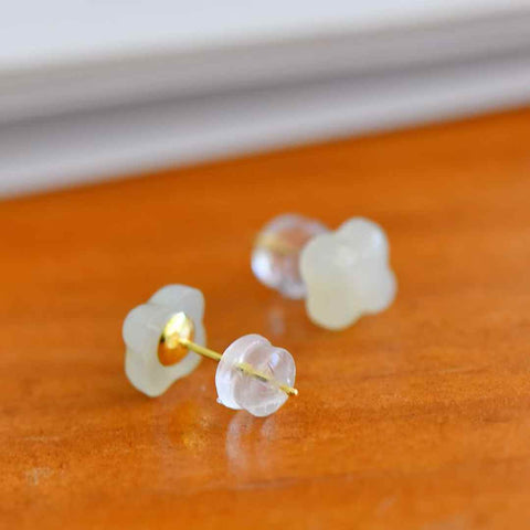 【Nama】Anting-anting Daun Semanggi Empat Kelopak Bertatahkan Giok Hetian dari Perak Sterling S925  【Nomor Barang】8373-2# 【Spesifikasi】Batu mentah: 8×8 cm, termasuk ongkos kirim dan pajak.