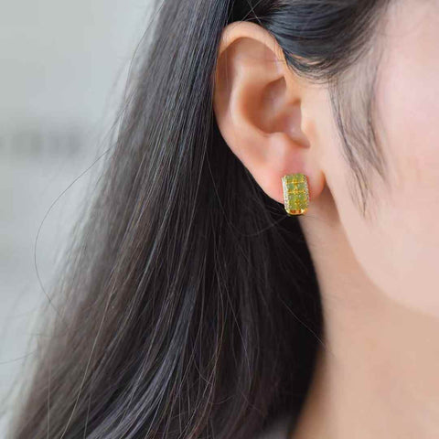 【Nama】Anting-anting Giok Hetian Bertatahkan Perak Sterling S925  【Nomor Barang】12527-2# 【Spesifikasi】Batu Mentah: 2*2 Termasuk ongkos kirim dan pajak
