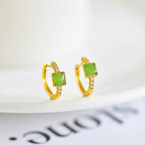 【Nama】Anting-anting Giok Hetian Bertatahkan Perak Sterling S925  【Nomor Barang】12092-2# 【Spesifikasi】Batu Mentah: 4*4 (termasuk ongkos kirim dan pajak)